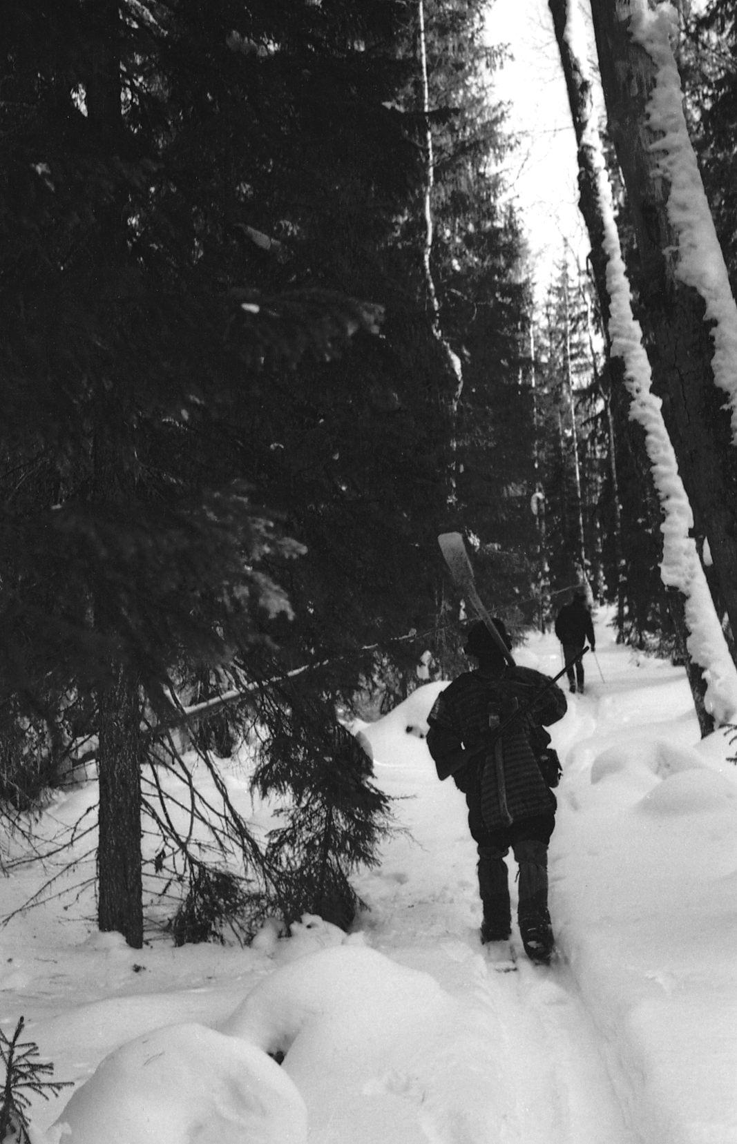 Filmivõtetel Komis - Foto Tõnu Seilenthal