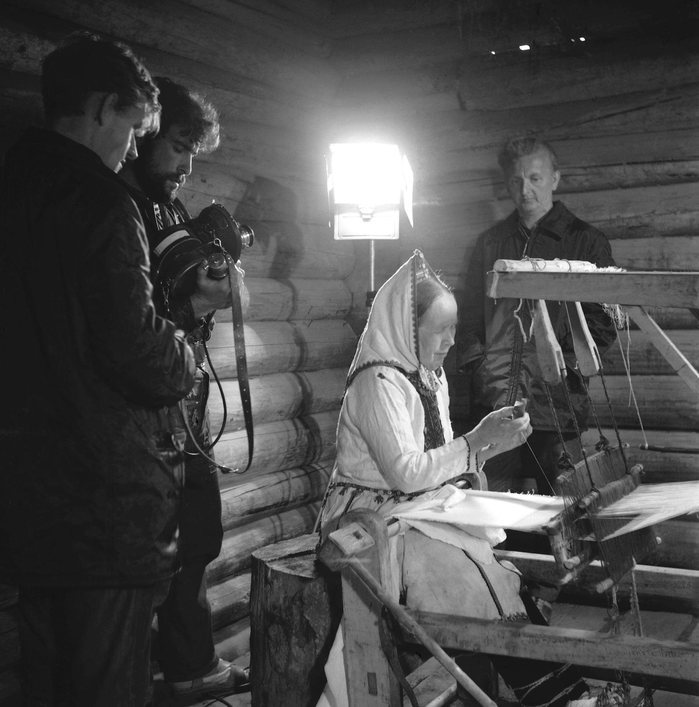 Filmivõtetel Mari külas – Foto Tõnu Seilenthal