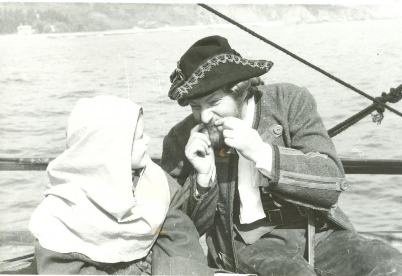 Filmivõtted Jaltas. Clemeti osatäitja Juosaz Budraitis koos oma tütrega - Foto Kadi Talpsepp