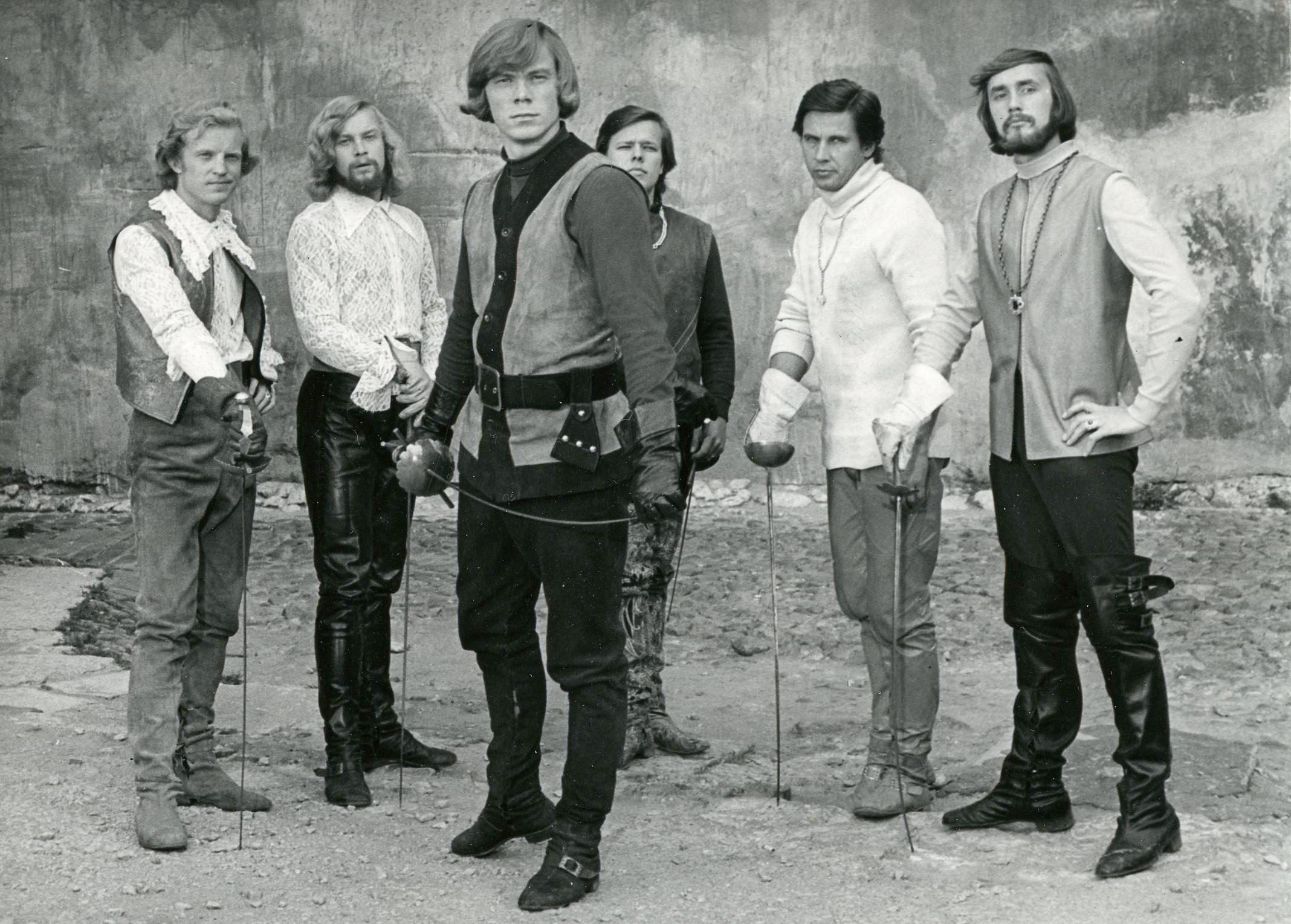 Don Pablo osas Tõnu Saar, Don Alfonso osas Rein Kotkas, Don Antonio osas Tõnis Rätsep, Don Rodrigo osas Siim Rulli, Don Carlose osas Igor Kurve, Don Spoletti osas Eero Spriit