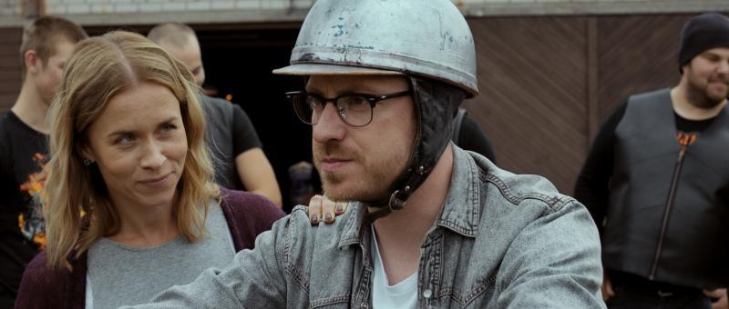 Evelin Võigemast ja Rain Tolk mängufilmis Minu näoga onu (2017) - Kuukulgur Film, Kinosaurus Film