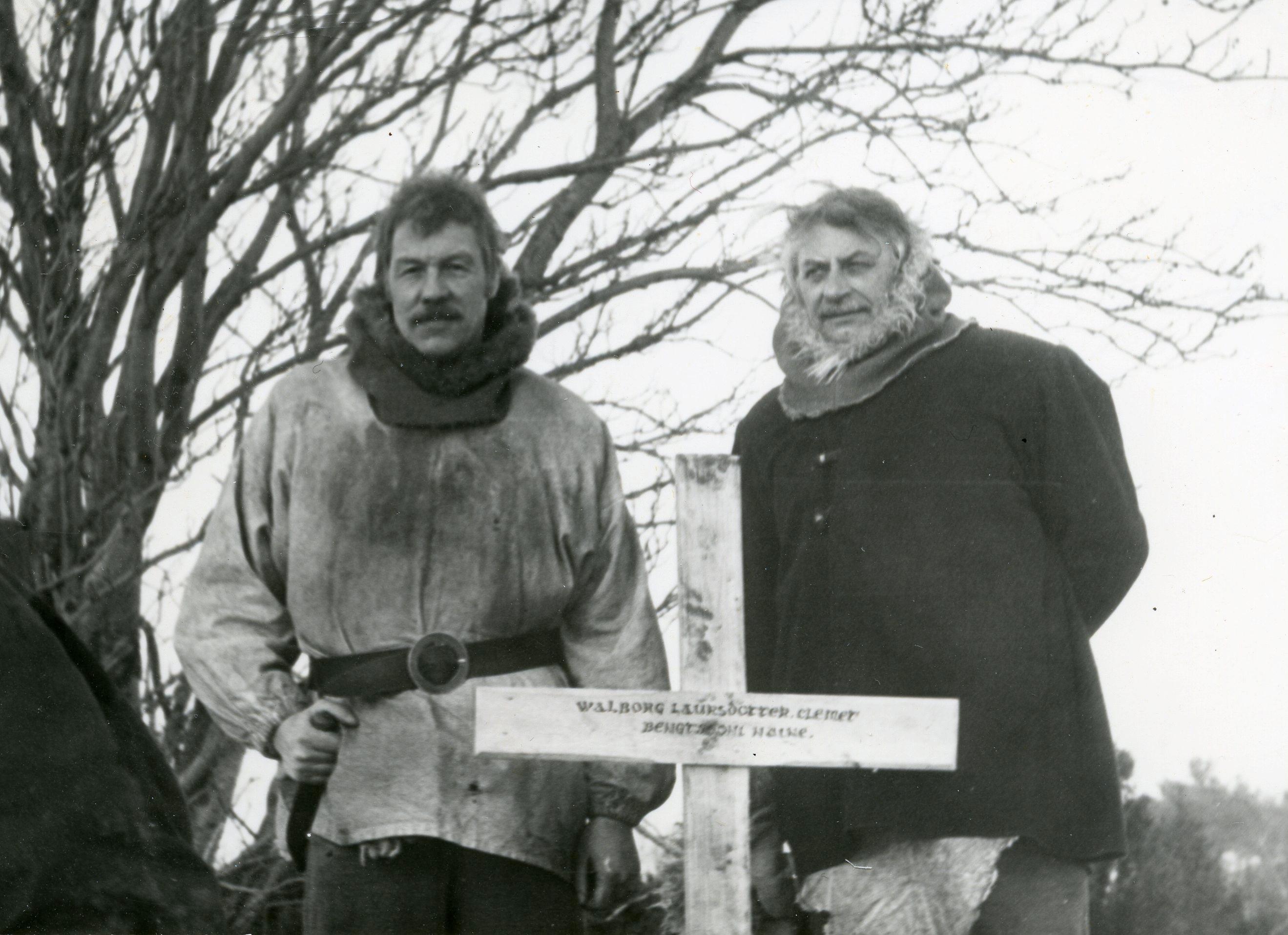Filmivõtted Mohni saarel. Brusa Thomase osatäitja ja II režissöör Villem Indrikson, Knutersi Christiani osatäitja Karl Kalkun - Foto Kadi Talpsepp