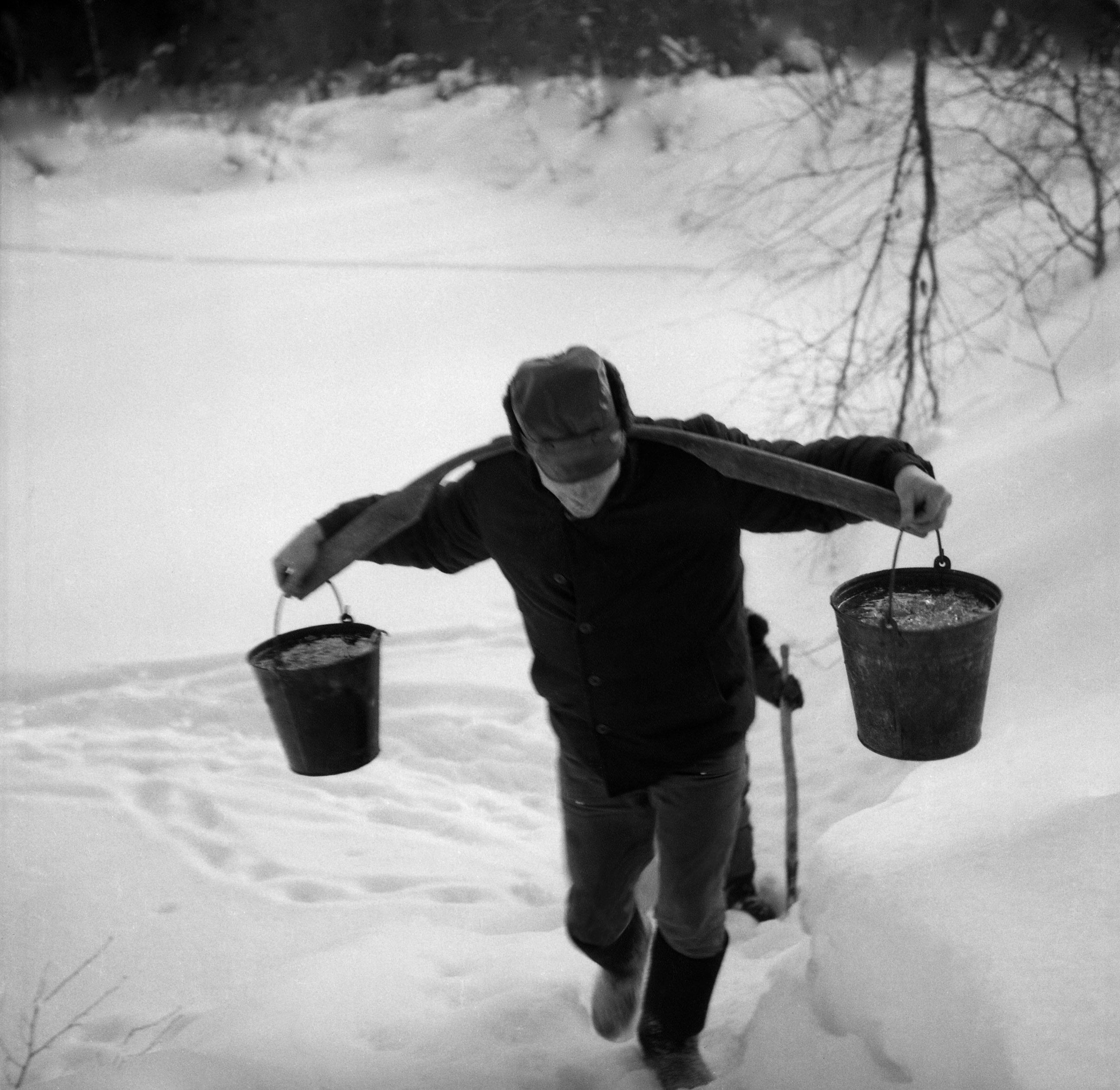 Filmivõtetel Komis - Foto Tõnu Seilenthal