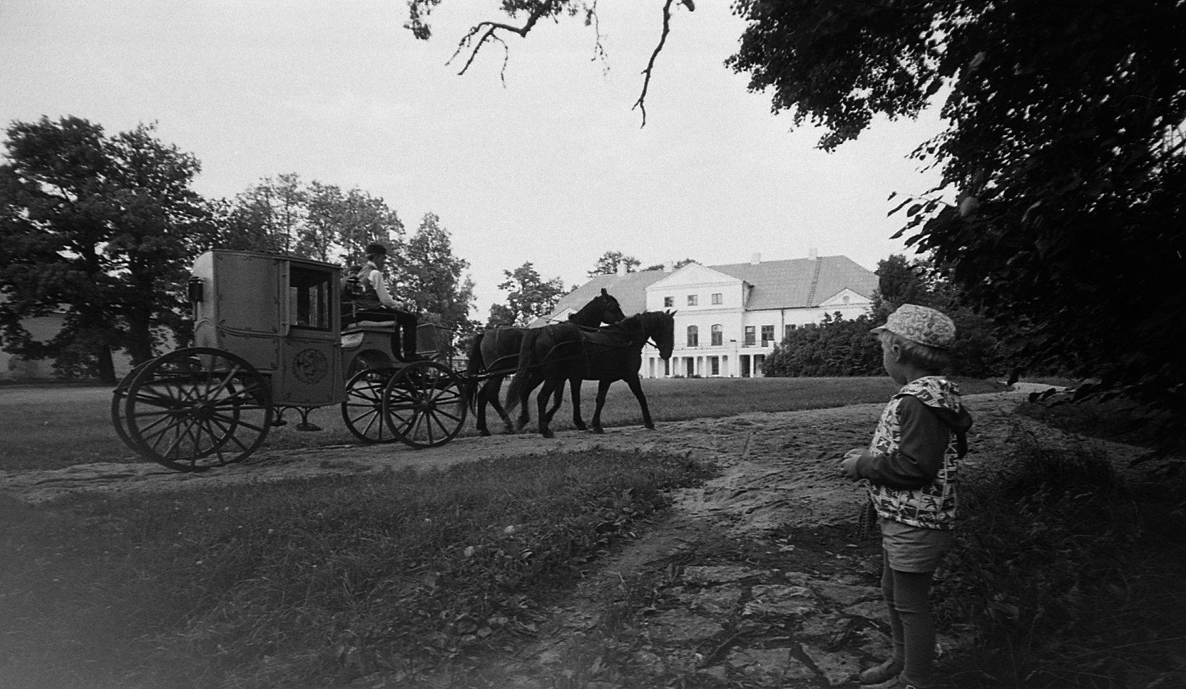 Võtted Vigalas. Kutsar Mihkel Välbu osatäitja Arvo Kukumägi ja Sander Säde. 