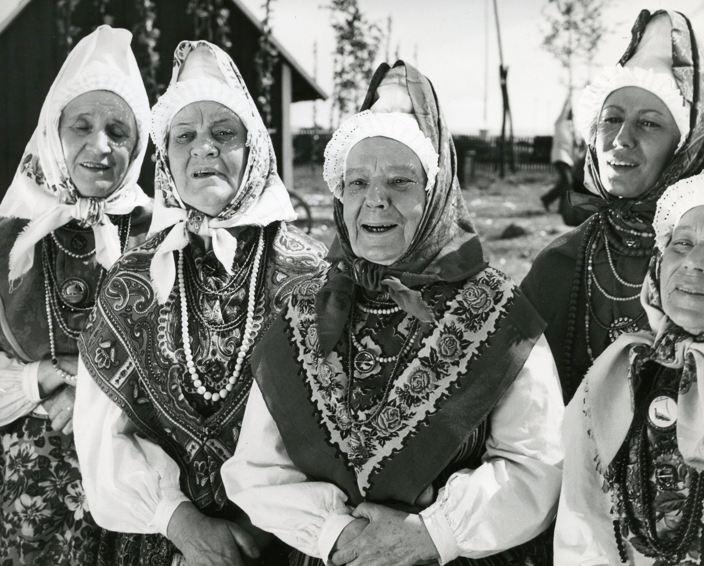 Praakli naise osas Ellen Liiger, Lammi naise osas Lisl Lindau, Ahe Tara osas Milvi Jürgenson, Tuiska emanda osas Salme Reek - Foto Mikk Raude